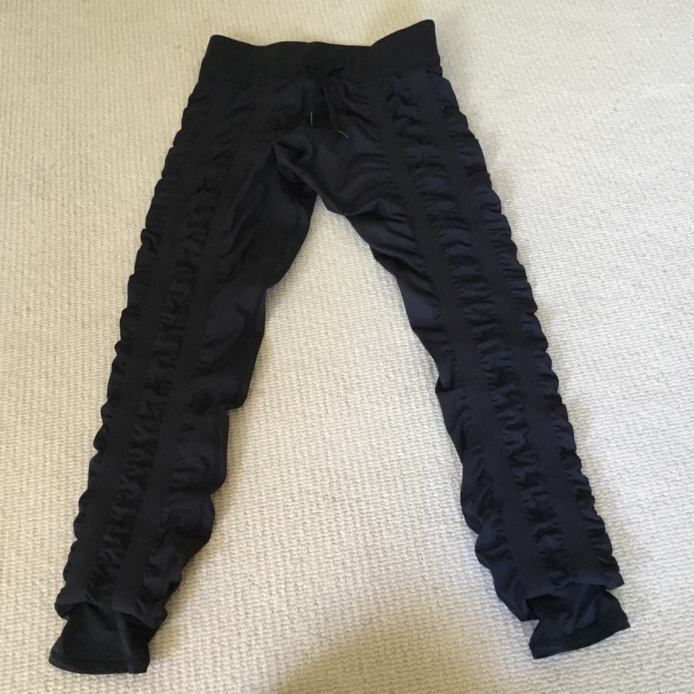 Black Ruffle Side Leggings -